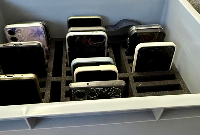 Handybox im Klassenzimmer